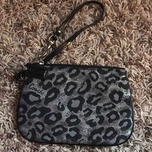 Small wristlet